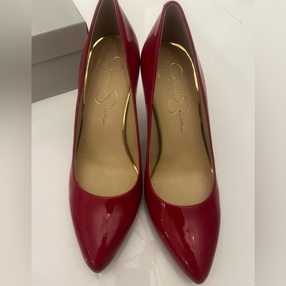 NIB Rich red pumps 7.5 - Picture 6 of 10
